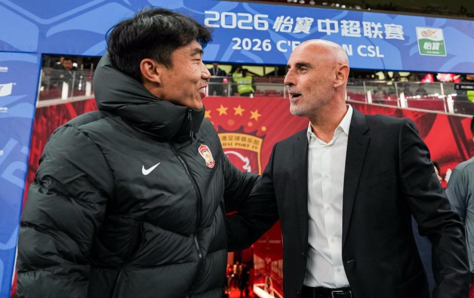 登录入口-45岁郑智瞪眼发呆！率队2连败排名未扣分队垫底 遭质疑撑不过10轮